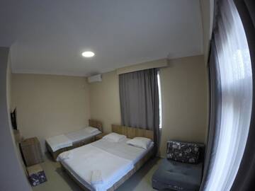 Трехместный номер с ванной комнатой в Отеле Hotel Estonia Two